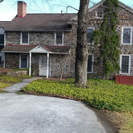1732 Folke Stone Bed And Breakfast West Chester Exterior photo