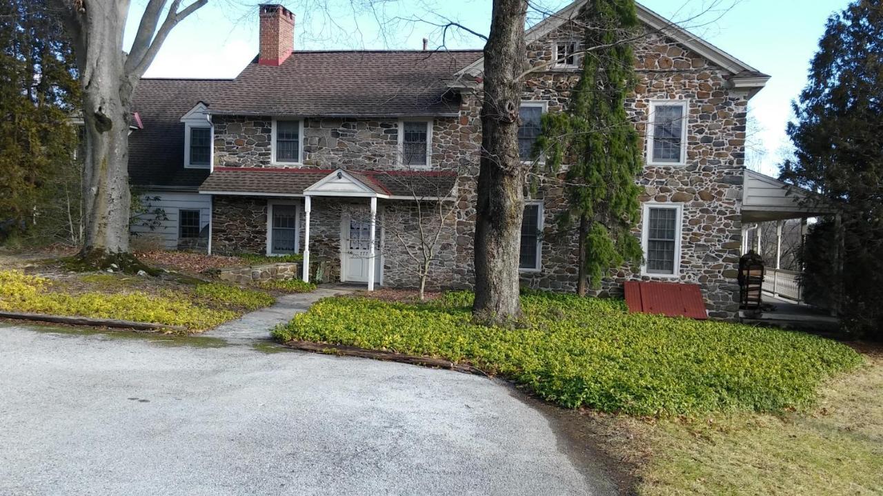 1732 Folke Stone Bed And Breakfast West Chester Exterior photo