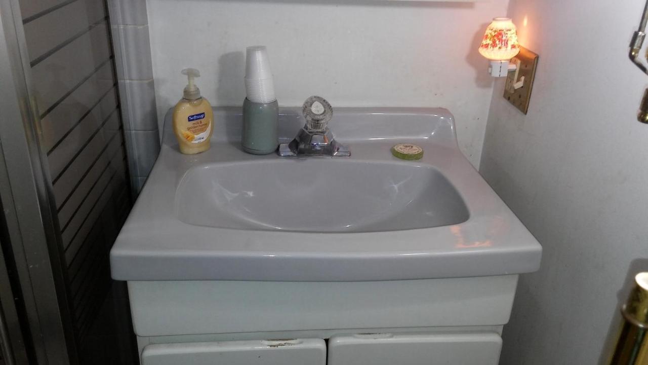 1732 Folke Stone Bed And Breakfast West Chester Room photo