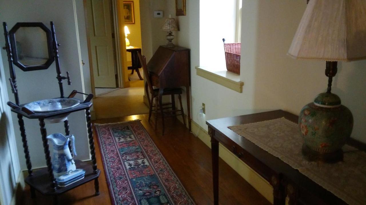 1732 Folke Stone Bed And Breakfast West Chester Exterior photo