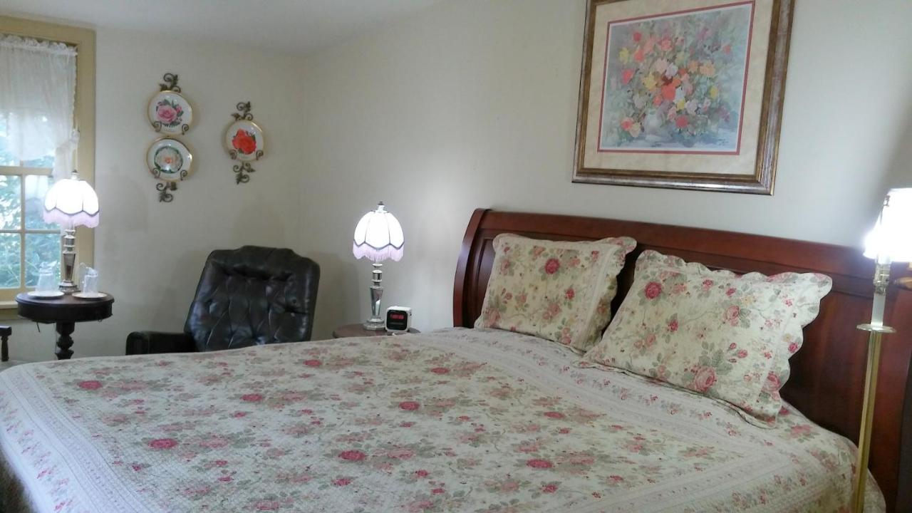 1732 Folke Stone Bed And Breakfast West Chester Exterior photo
